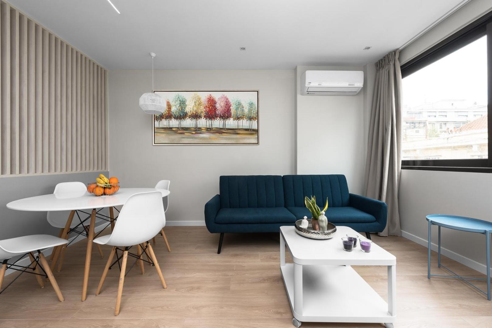 New Yorker, Nilie Hospitality Mgmt Apartment