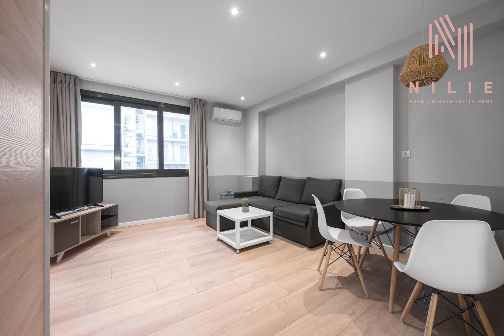 New Yorker, Nilie Hospitality Mgmt Apartment